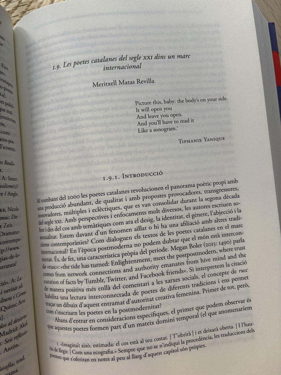 Ja tinc els dos imprescindibles volums de “Literatura catalana de la postmodernitat” on hi parlo de les poetes catalanes del s. XXI dins un marc internacional ✨✨