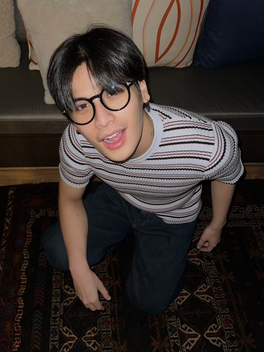 ohmmajesty's tweet image. &quot;I heard they&apos;re                    &quot;ke cakung?&quot;
shipping us!&quot;