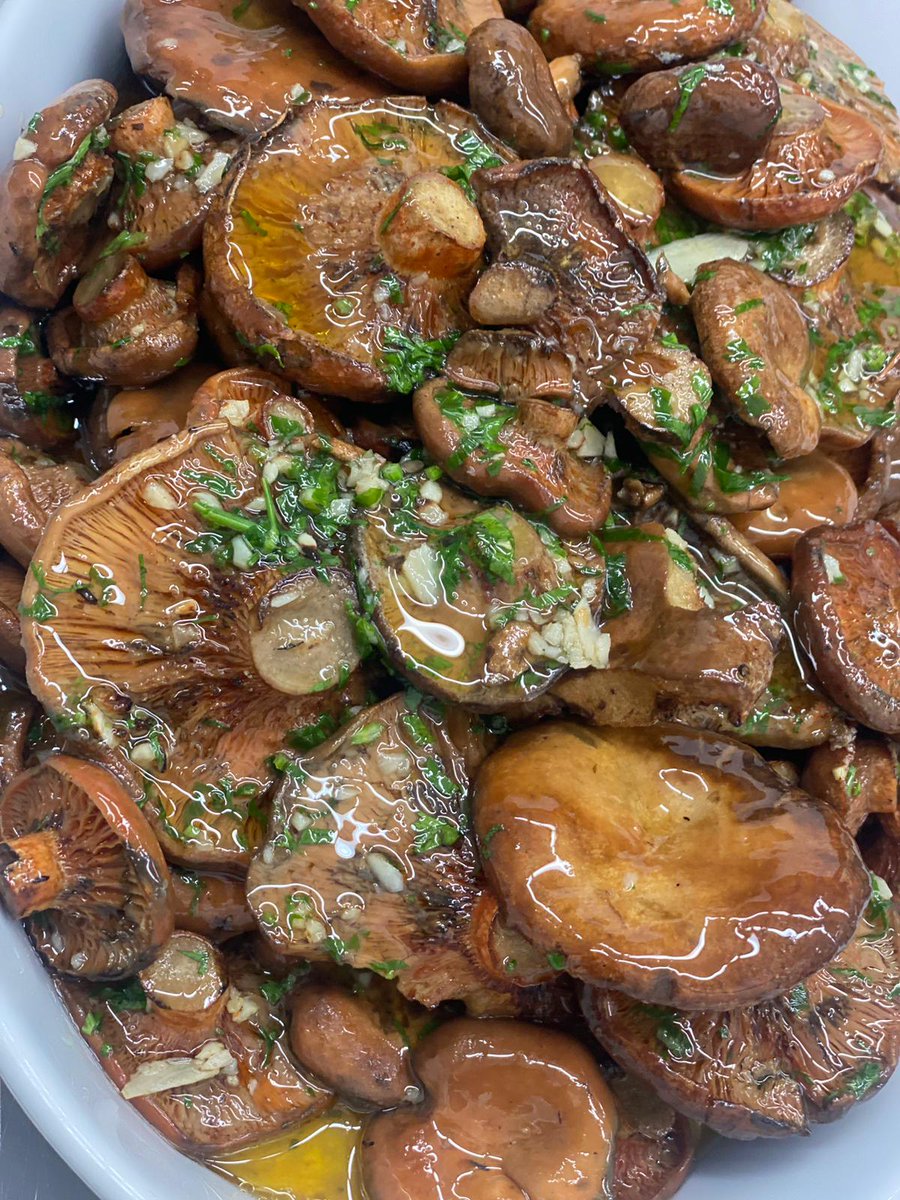 🍂 Quan la tardor entra a la cuina: una simfonia de colors, aromes i textures que ens acaricia l’ànima.

A Teca Sàbat celebrem els sabors més autèntics de l’estació.🧡 

Més informació: tecasabat.com/index.php/ca/n…