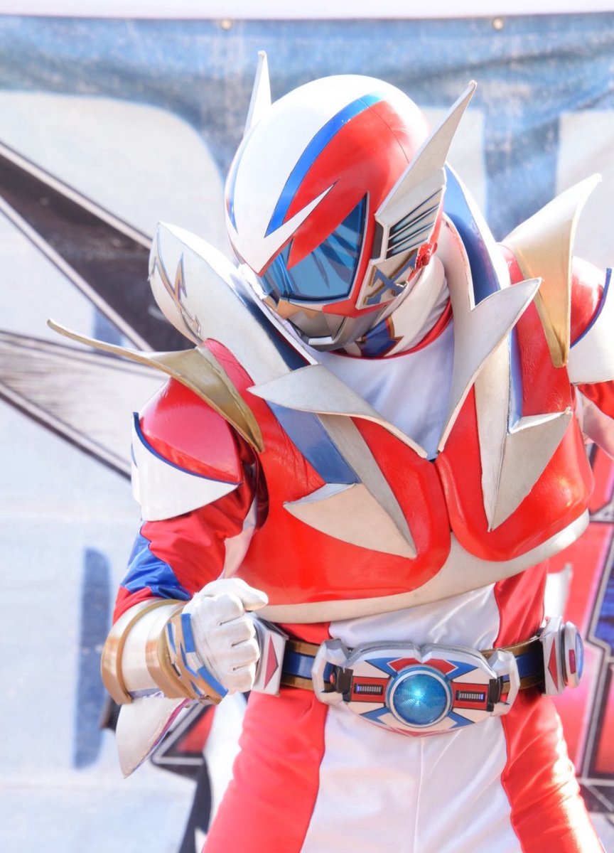 #ブルーフェスタ に来てくれた皆さん、ありがとうございました❤️💙
青が主役ということでジッとしてはいられませんでした🔥
だが、ダマクラカスンに「貴様は赤が主体だ」と言われてしまい、返す言葉もなかったぞ！🙌
来年はこのボディ全体を青く塗って挑もう！🟦
 #イバライガー  #イバライガーX