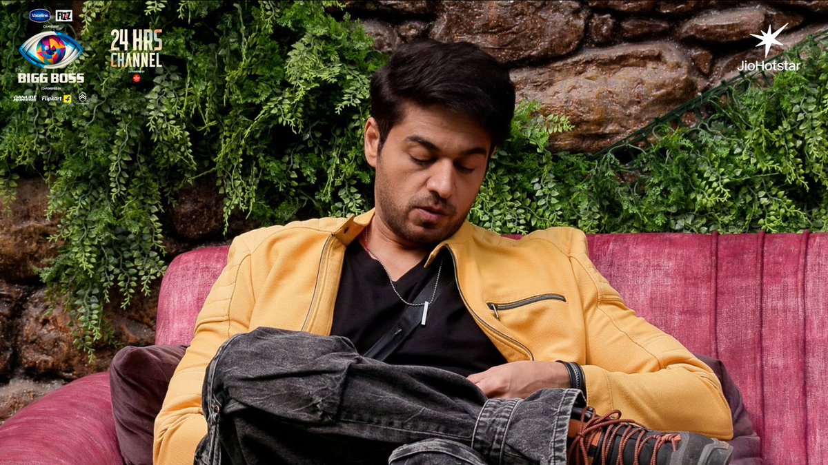 HotstarReality's tweet photo. @itanyamittal ko kyu lage @iamgauravkhanna selfish?😳
Catch the full story on #24HrsChannel of #BiggBoss19, streaming now, exclusively on #JioHotstar App.
Watch now: https://t.co/h2PZHUQMXA
#BiggBossOnJioHotstar #BB19OnJioHotstar #24HrsChannel https://t.co/yhsCf7Nhj9