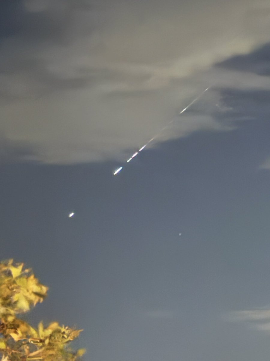 monten_tasogare's tweet photo. 千葉の空に未確認飛行物体！！
UFO?? https://t.co/CQUuO0aued