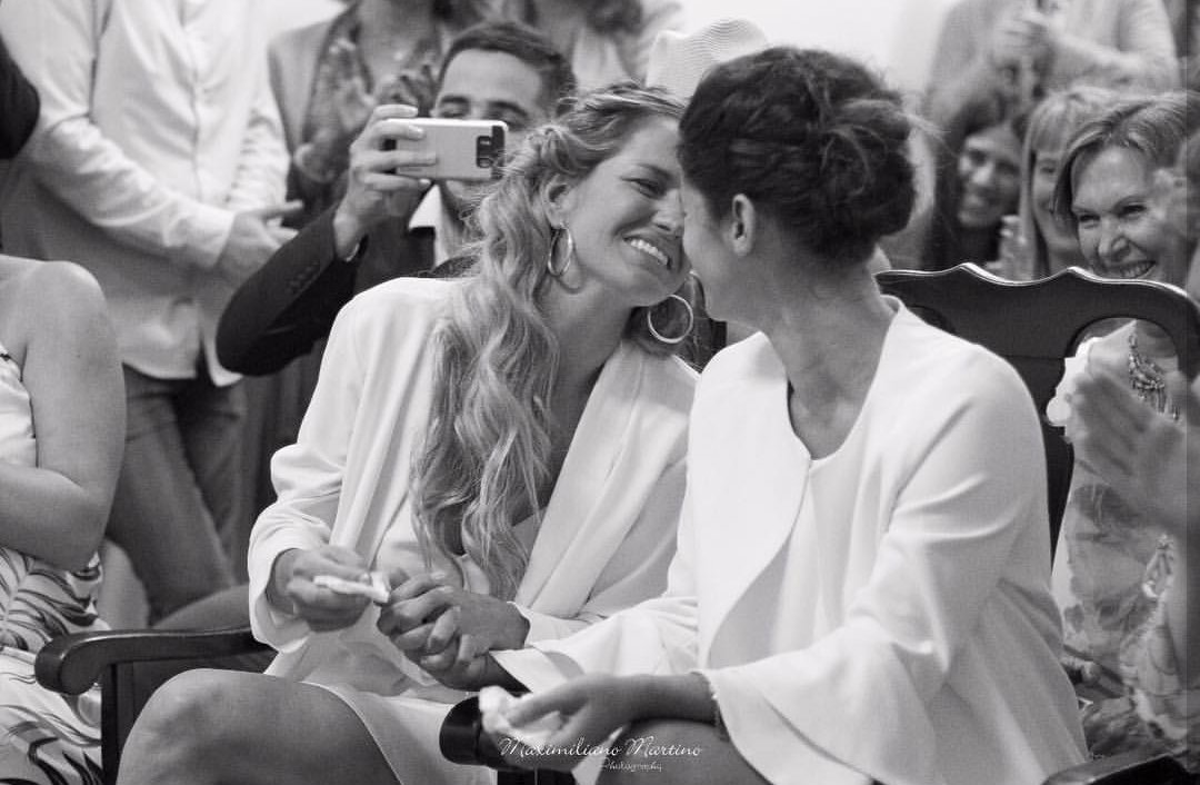 Deseamos que se miren así toda la vida <a href="/valenysofiok/">VALEN Y SOFI</a> !

#FelizAniversarioVyS las amamos !