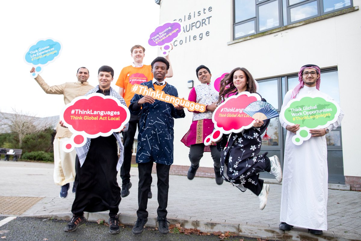langsconnect_ie's tweet image. Ádh mór leis na 240 scoil a bheidh páirteach in #ThinkLanguages an tseachtain seo. Tá 21,000 scoláire idirbhliana réidh le ceiliúradh a dhéanamh ar na buntáistí iomadúla a bhaineann le scileanna teangacha iasachta i gceardlanna,i dtráthanna na gceist, i gcainteanna spreagúla agus…
