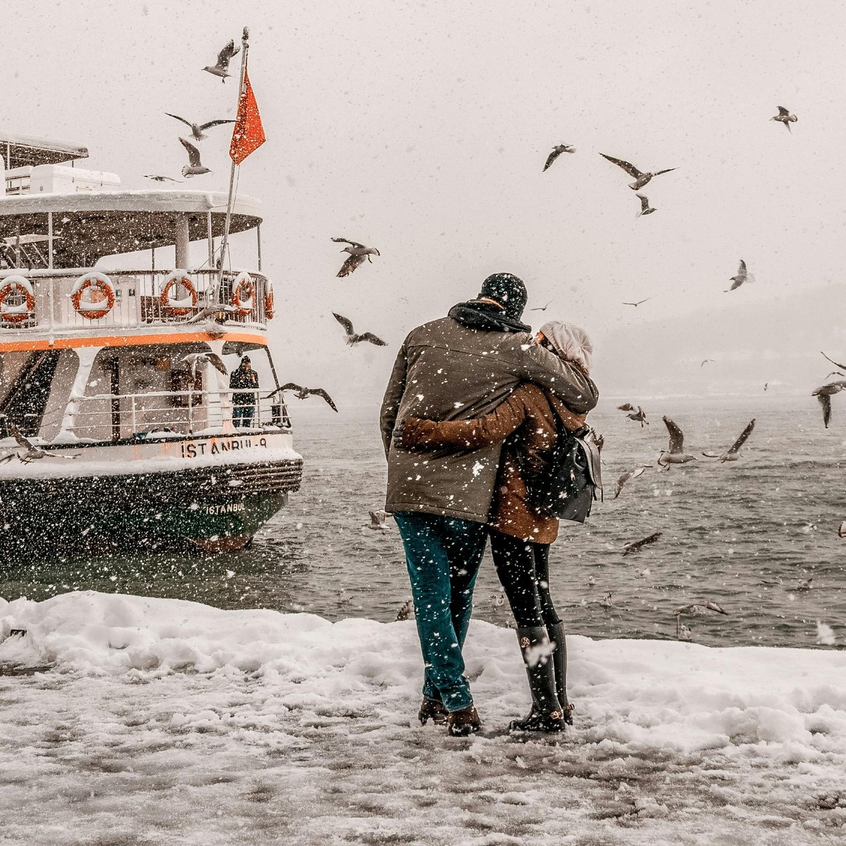 Meteoroloji Mühendisi Adil Tek:

En yakın kar beklentisinin 20 Ocak–15 Şubat.

Yani daha önceki yıllarda oluşmuş istatistiklere yaklaşan bir tablo var özellikle İstanbul ve batı bölgeler için kar yağışı en yakın o zamanlarda gözüküyor.