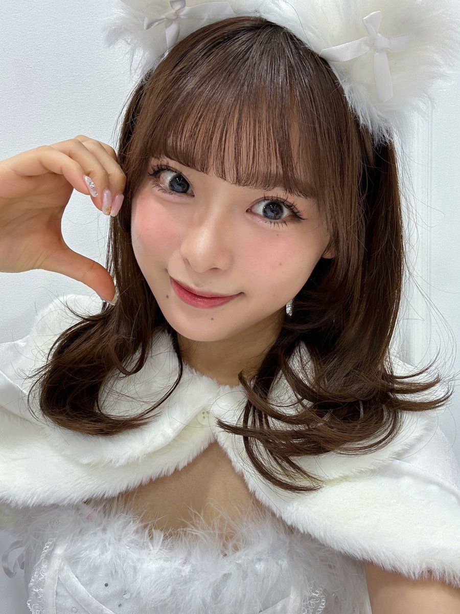 みんなはどの私がお好きですか？ #クリスマスチェキ予約受付中 👇