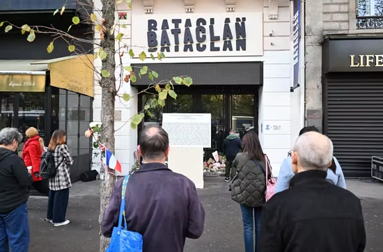 "Aucun des quelque 1 400 rescapés du Bataclan n’a jamais évoqué de tels actes, pas davantage que ceux qui ont déposé au procès des attentats du 13-Novembre."

Grok, de nombreux militants d'extrême droite et de nombreux confusionnistes n'ont cessé de relayer ces fausses