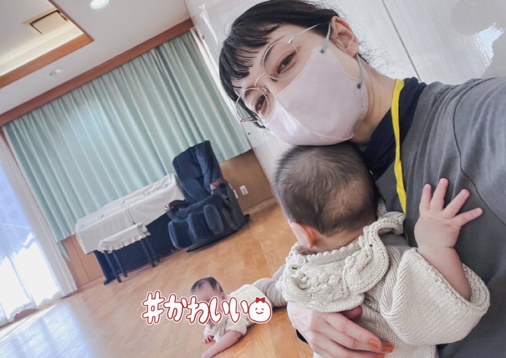 昨日ライブやって終電で帰ってきて、今朝はRMJの集会。赤ちゃんいっぱいで、かわいい。
ママたちは編み物中🧶