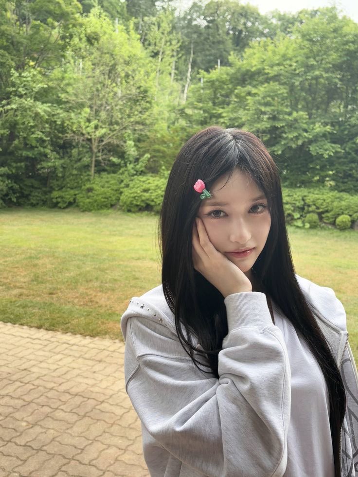 PreuneIla's tweet photo. ⠀

💌  :   #𝗦𝗢𝗠𝗘𝗡𝗔𝗧𝗜𝗢𝗡  𓈄𐬹
꒰ 🐰 ꒱  𓏧  𝔀𝓲𝓽𝓱 𝓵𝓸𝓿𝓮, Alena !

Jalan jalan sore, kalian lagi apa Yellowie?

⠀ https://t.co/RXm4kgH0el