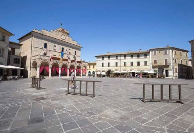 "#Montefalco non è solo la sua piazza. Perdersi tra i suoi vicoli è come entrare in un labirinto di meraviglie: ogni angolo cela una sorpresa, ogni strada un viaggio nel tempo"
Marino Pagano in Montefalco tra paesaggio, storia, arte e spiritualità per RU25
shorturl.at/VzCVX