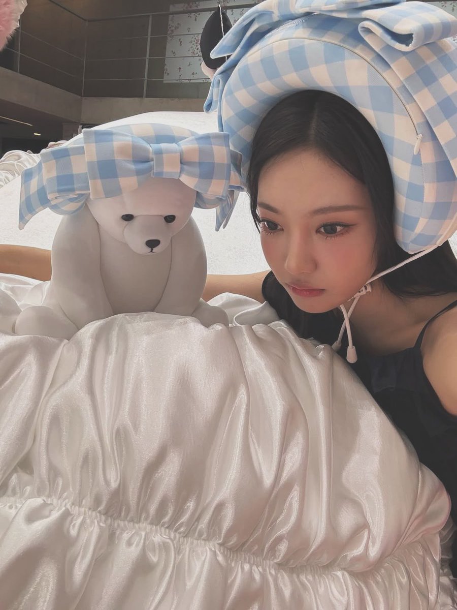 vrora's tweet image. pwetty duo in blueee, 🌀🩵❕