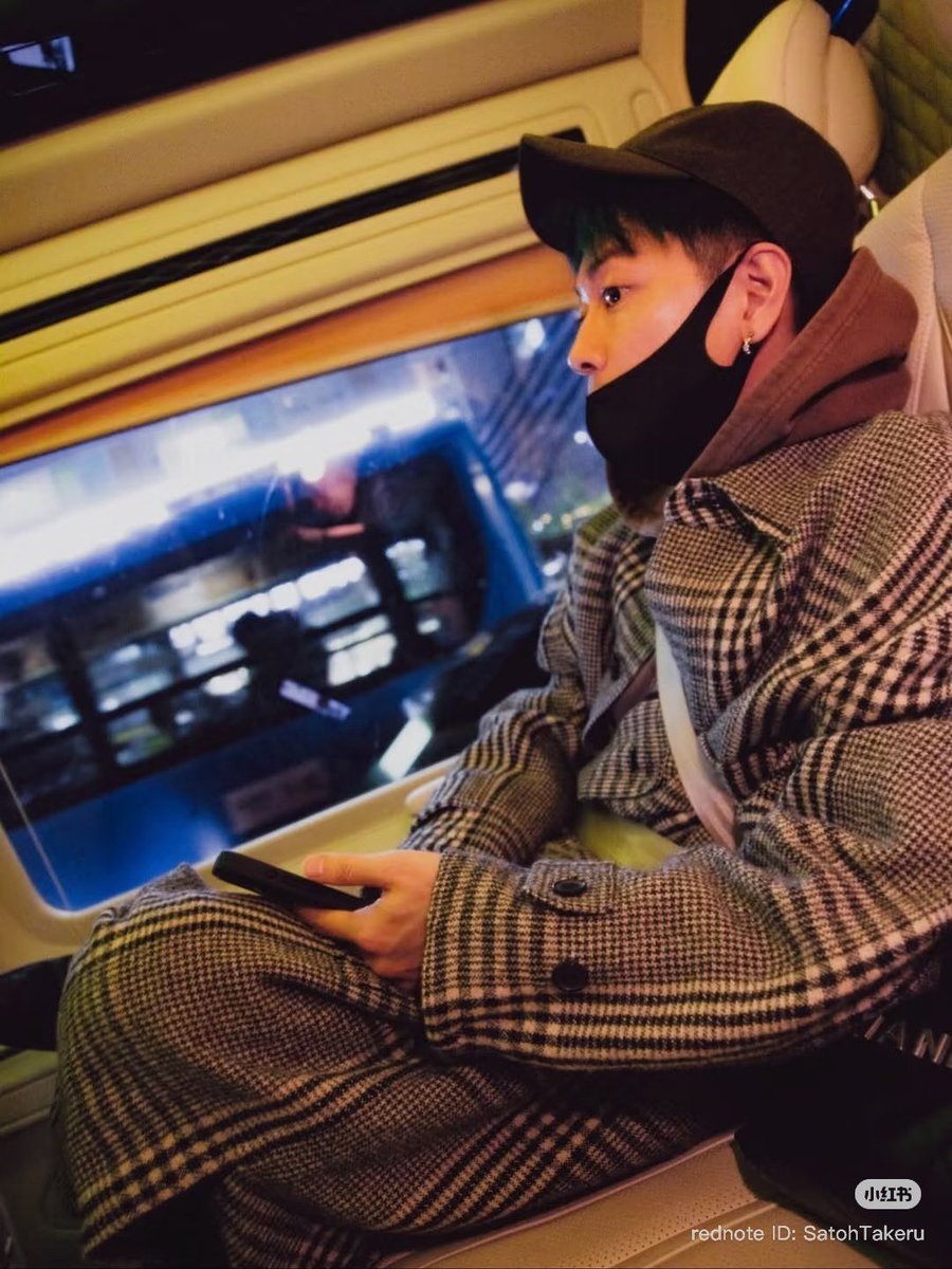 TeamABC0127JDA's tweet image. 健さん 小红书ありがとうございます😊

ただ座っていらっしゃるだけで なんでこんなに可愛いんでしょうｷｬ─(*ᵒ̴̶̷͈᷄ᗨᵒ̴̶̷͈᷅)─♡

何かを興味津々で見ていらっしゃる？
何か気になるものでも見つけたのかしら🤭

きゃわわ❤️

#TENBLANKファンミーティング 
#佐藤健 #グラスハート #GlassHeart