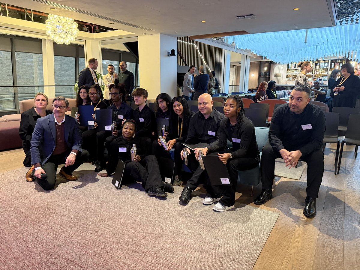 springboardCEO's tweet image. Great to celebrate our latest Diageo graduates. Two of our trainees summed it up perfectly:

Ben: “My work experience at The Dixon showed me I can excel.”

Alex: “It helped me grow in confidence. One day you might be visiting my new restaurant.”

Congrats to all our trainees.