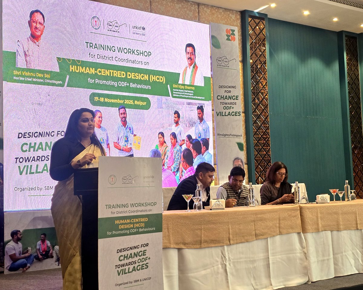 ChhattisgarhABC's tweet image. छत्तीसगढ़ स्वच्छ भारत मिशन (ग्रामीण) और यूनिसेफ़ के सहयोग से ज़िला समन्वयकों और SBC कंसल्टेंट्स के लिए दो-दिवसीय ह्यूमन-सेंटर्ड डिज़ाइन (HCD) प्रशिक्षण कार्यशाला का शुभारंभ किया गया। राज्य के विभिन्न जिलों से प्रतिभागी यहाँ पहुँचे हैं और सीख रहे हैं कि लोगों को केंद्र में रखकर…