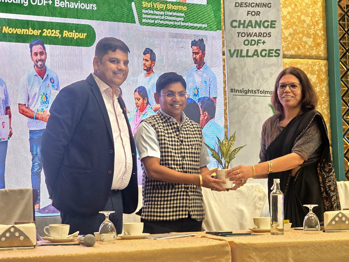 ChhattisgarhABC's tweet image. छत्तीसगढ़ स्वच्छ भारत मिशन (ग्रामीण) और यूनिसेफ़ के सहयोग से ज़िला समन्वयकों और SBC कंसल्टेंट्स के लिए दो-दिवसीय ह्यूमन-सेंटर्ड डिज़ाइन (HCD) प्रशिक्षण कार्यशाला का शुभारंभ किया गया। राज्य के विभिन्न जिलों से प्रतिभागी यहाँ पहुँचे हैं और सीख रहे हैं कि लोगों को केंद्र में रखकर…