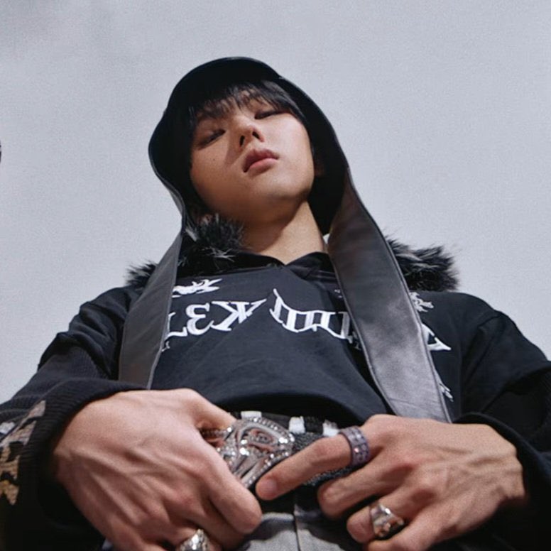 kogumahaechan's tweet image. let me tie up my hair real quick