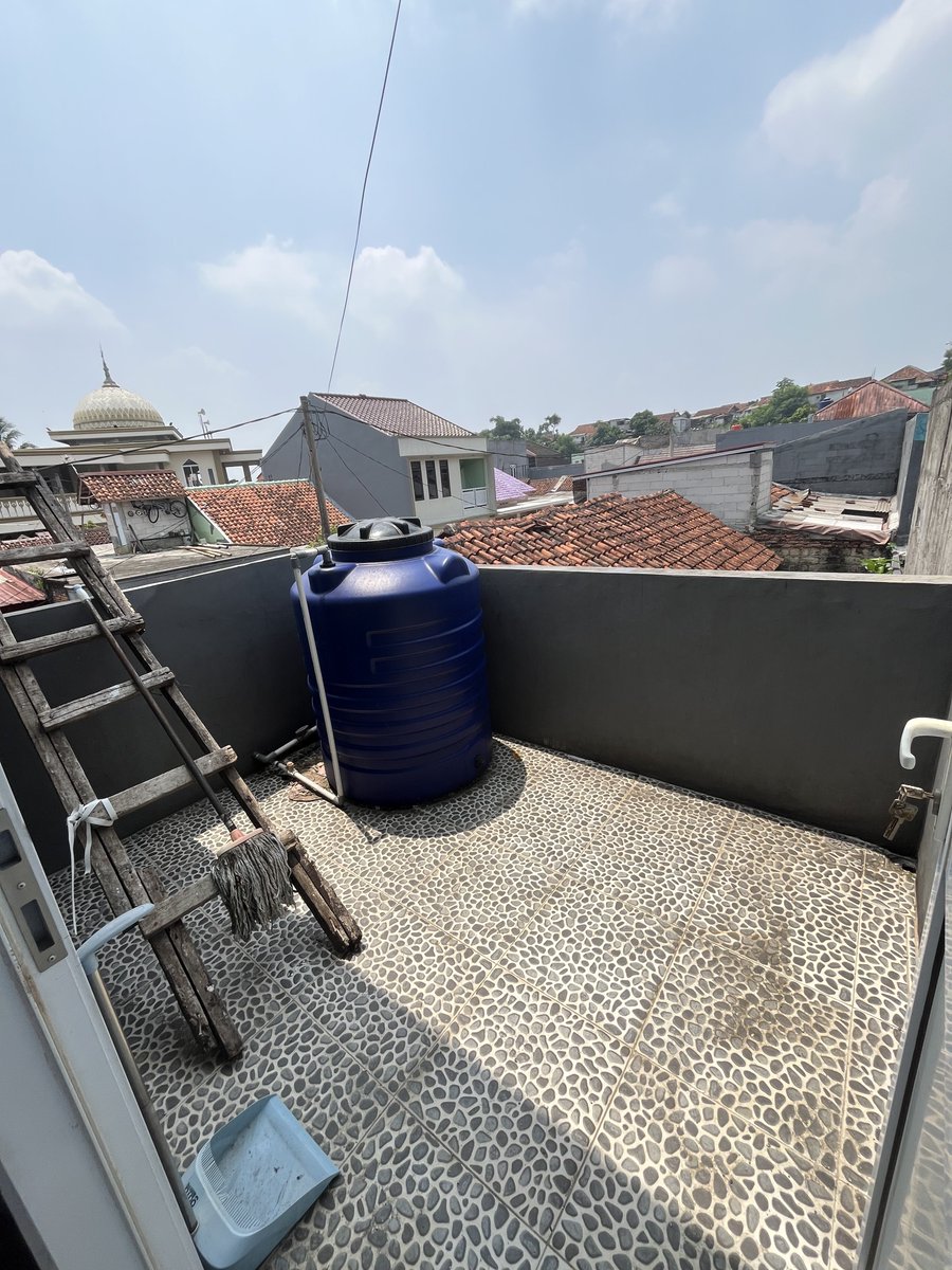 inasfthnh's tweet image. - RUMAH DIJUAL -
(+ FREE KURSI TAMU &amp;amp; KULKAS)
*boleh bantu jual dgn komisi

📑 Surat SHM
🏠 Rumah bangunan 2 lantai :
LT 60 m²
LB 72 m²
3 KT / 1 KM
dapur
garasi

✅️ Lokasi strategis di Ciomas, Bogor (15 menit dari Stasiun Bogor, 20 menit dari tol Jagorawi)

Harga 390jt (nego)