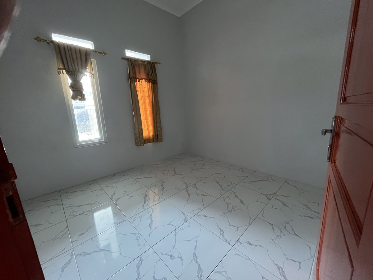 inasfthnh's tweet image. - RUMAH DIJUAL -
(+ FREE KURSI TAMU &amp;amp; KULKAS)
*boleh bantu jual dgn komisi

📑 Surat SHM
🏠 Rumah bangunan 2 lantai :
LT 60 m²
LB 72 m²
3 KT / 1 KM
dapur
garasi

✅️ Lokasi strategis di Ciomas, Bogor (15 menit dari Stasiun Bogor, 20 menit dari tol Jagorawi)

Harga 390jt (nego)