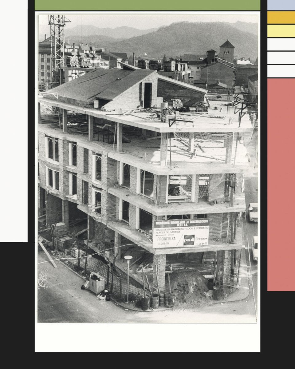 acgarrotxa's tweet image. #Olotdesaparegut Vista parcial de les obres de construcció d&apos;un edifici d&apos;habitatges entre el carrer del Pou del Glaç i l&apos;avinguda de Joaquim Danés i Torras, el 1990. 📷 Alexandre Cuéllar.
ACGAX. Fons Alexandre Cuéllar Bassols.
@patrimonigencat @olotcultura #XAC #PaisArxius