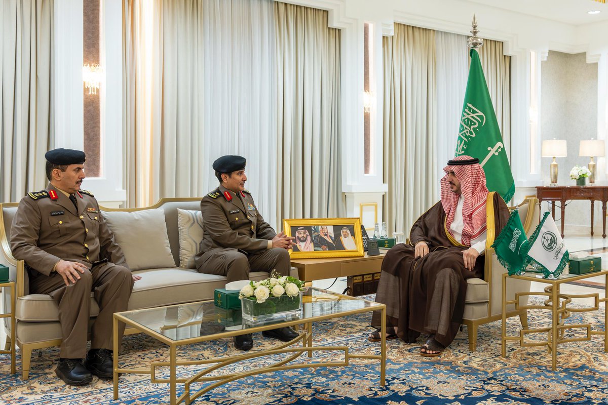 AljoufSA's tweet photo. سمو  أمير #منطقة_الجوف يستقبل مدير إدارة دوريات الأمن المعيَّن حديثًا.

https://t.co/ML3shfwgg9 https://t.co/uMhVgHS8UG
