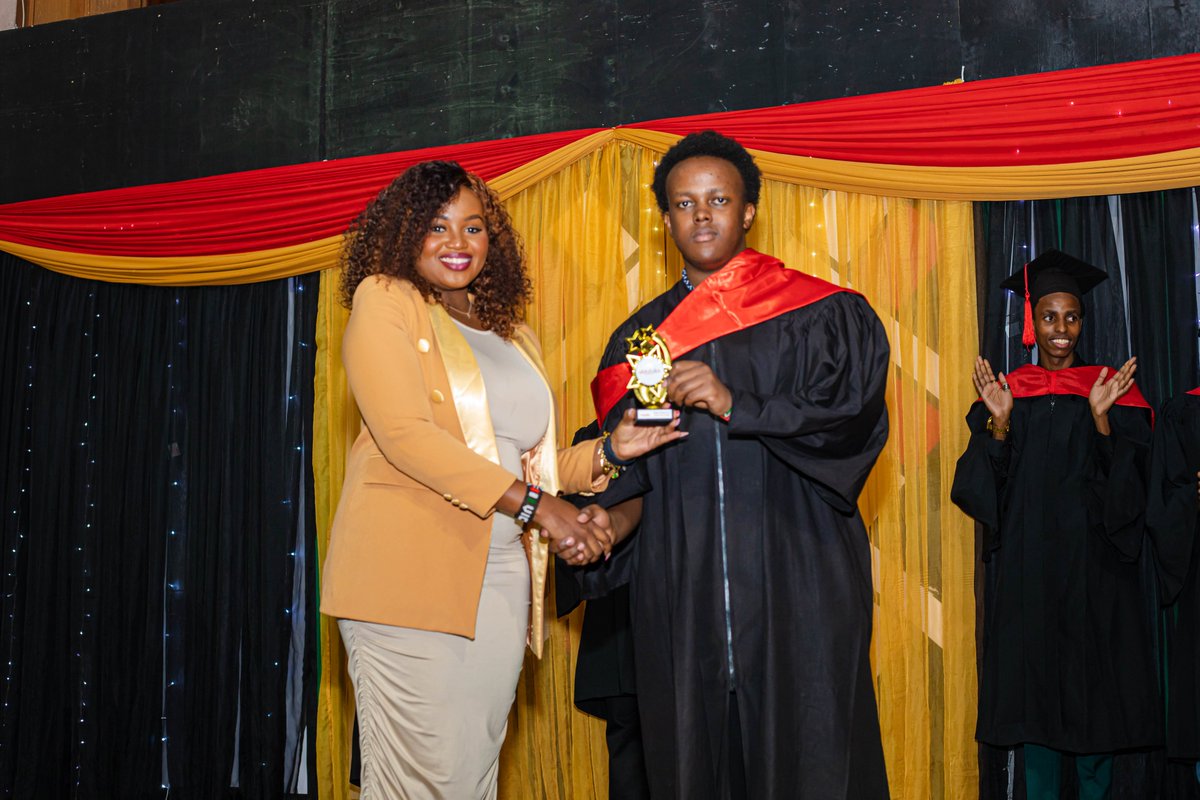 eMobilis's tweet image. Brandon Nyutu Wanjiku – Design Thinking Award
Brandon’s problem-solving mindset and innovative designs demonstrate the power of thinking differently. Kudos on this well-deserved recognition!

#eMobilisgrad2025 #codewithAI #proudlyemobilis  #14on14th