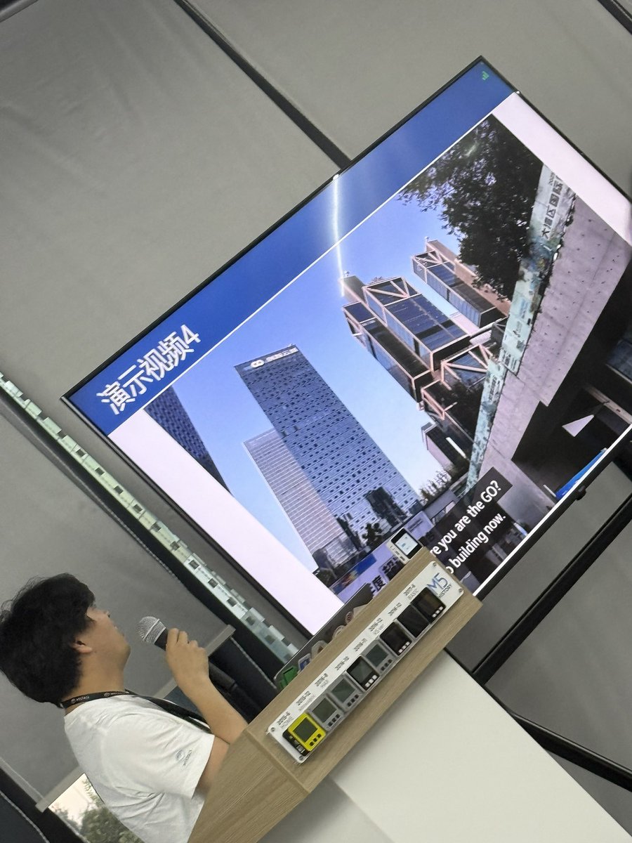 n0bisuke's tweet image. ほりさんから思い出カメラデモ #M5Stack

深圳でも動くようにして現地の人向けのデモ作っているの流石です！