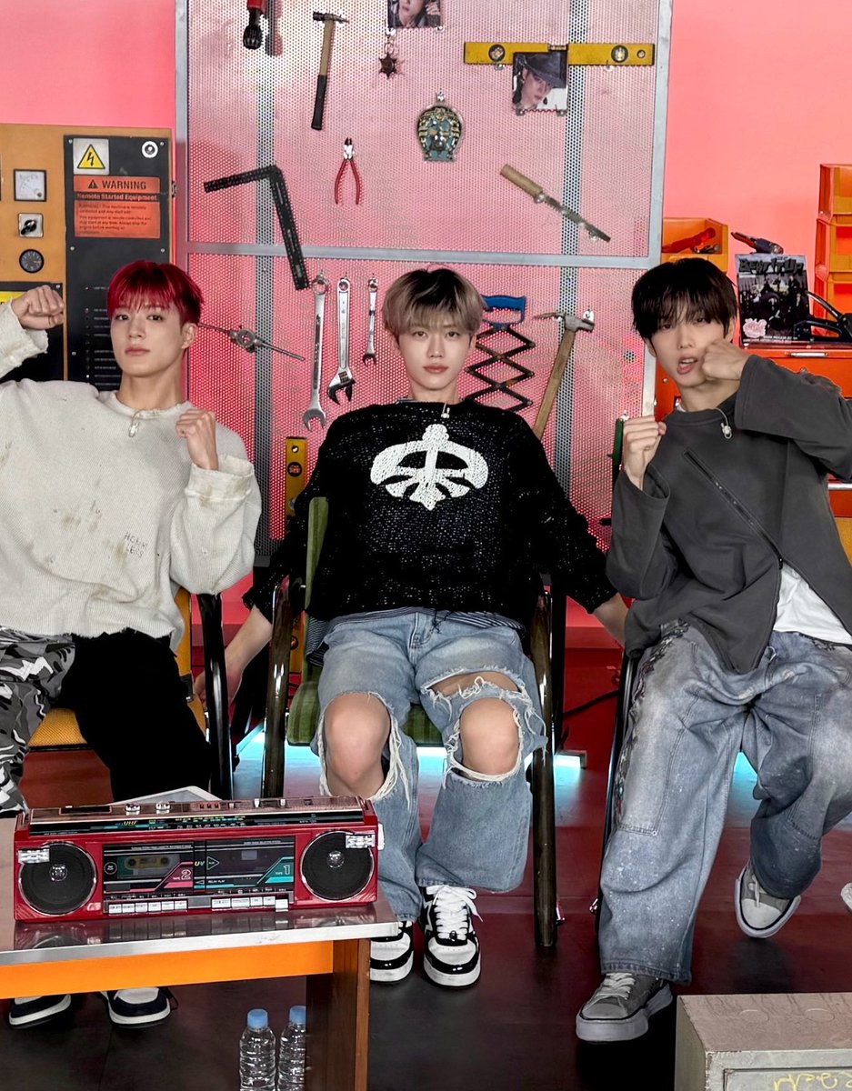 jungshasa's tweet image. oh my triple J 🖤