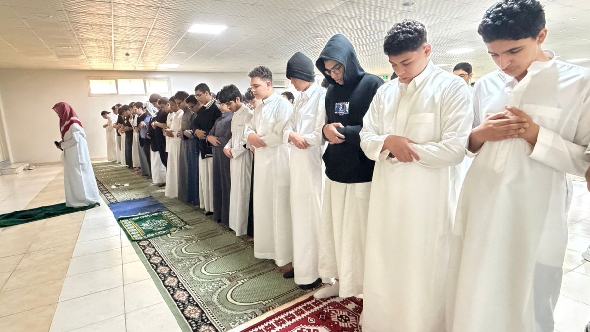 ALQALAFSCHOOL's tweet photo. حضور الطلاب وانضباطهم لصلاة الظهر يوم الأثنين 26 / 05 / 1447هـ https://t.co/eG987fsIKC
