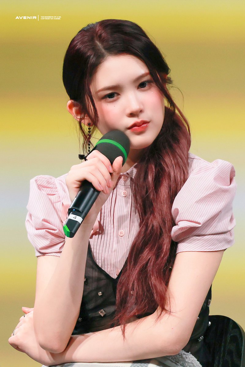 251025 음악중심 미니팬미팅 에이나

에이나🌻                             노숭이🐵

#Hearts2Hearts #하츠투하츠 #에이나 
#A_NA #H2H #노유나 #エイナ