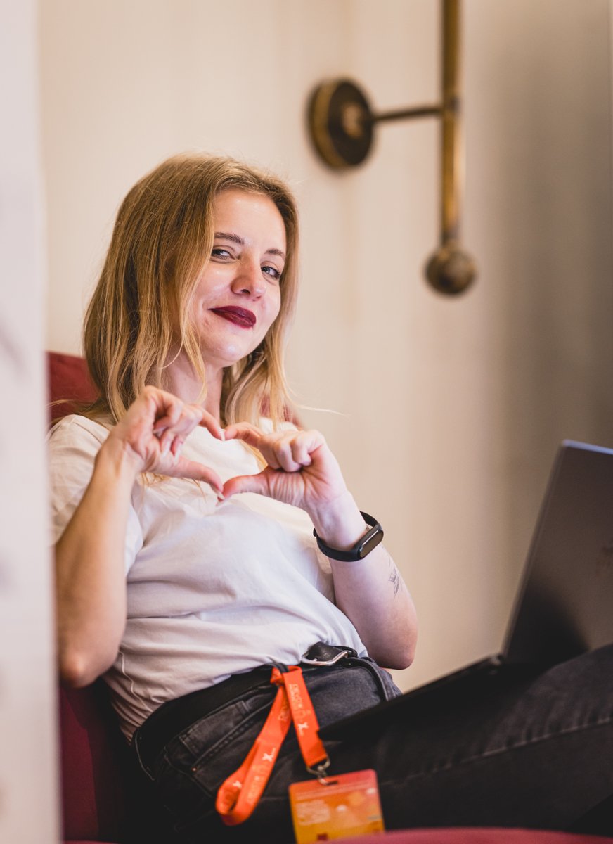 alina_yurenko's tweet image. Thank you for the very warm welcome, @DevoxxMA, and for a fun interactive session with lots of great questions!:) 

My demos and notes about all things @GraalVM Native Image are here: github.com/alina-yur/graa…

📸 @dDoutsiopoulos

#Devoxx #DevoxxMA