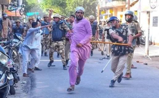 ocjain4's tweet image. अब तो इस मुल्क में अल्पसंख्यको का जीना मुश्किल हो गया है,

इतना बड़बड़ाते हुए अब्दुल्ला...

1-- अपने 8वें बच्चे की डिलीवरी के लिए जिला अस्पताल के डॉक्टर से मिलने पहुँच गया !

2--और 6000 रु लेकर मोदी को गालियाँ देते हुए घर चला आया !

3-- उसकी तीसरी बेगम ने फ्री में मिले सिलेंडर को…