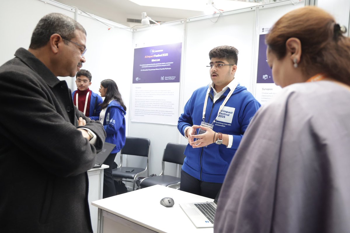 dpradhanbjp's tweet image. Walked through the AI innovation showcase at the AI Impact Festival 2025. 

Amazed to see the AI experiments and projects by school and college students. Our #InnovationGeneration will strengthen India’s position as a global technology powerhouse.
