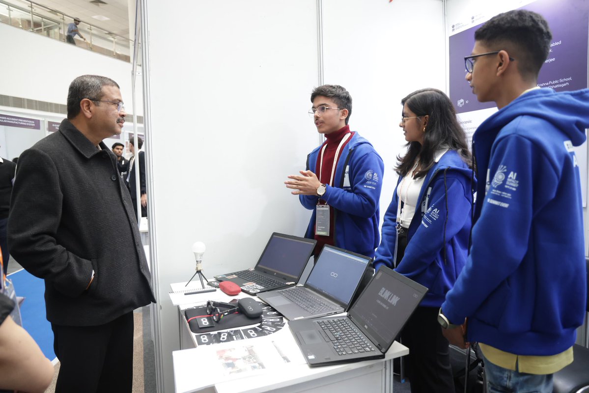 dpradhanbjp's tweet image. Walked through the AI innovation showcase at the AI Impact Festival 2025. 

Amazed to see the AI experiments and projects by school and college students. Our #InnovationGeneration will strengthen India’s position as a global technology powerhouse.