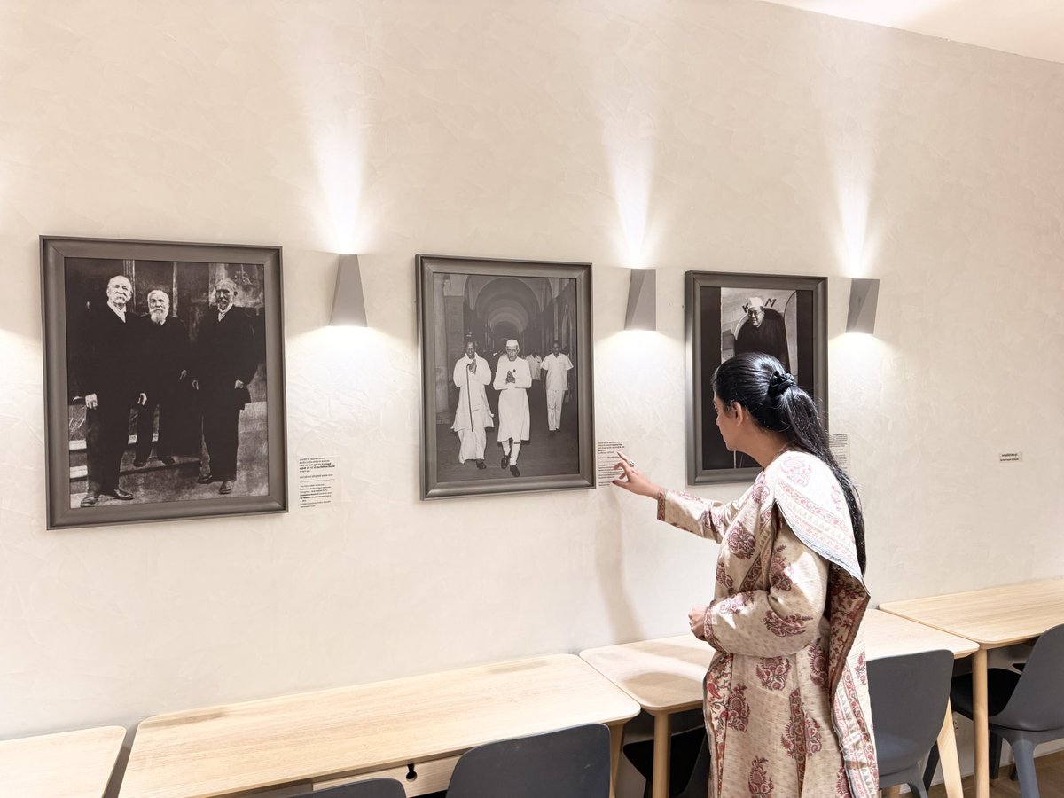 कुछ दिन पहले इंदिरा भवन (नई दिल्ली, कांग्रेस मुख्यालय) स्थित डॉ. मनमोहन सिंह रिसर्च सेंटर एंड लाइब्रेरी जाने का अवसर मिला। यह सिर्फ़ एक लाइब्रेरी नहीं, बल्कि भारत के पूर्व प्रधानमंत्री डॉ. मनमोहन सिंह जी के व्यक्तित्व, उनकी सादगी, उनकी ईमानदारी और देशहित के प्रति उनके अद्वितीय