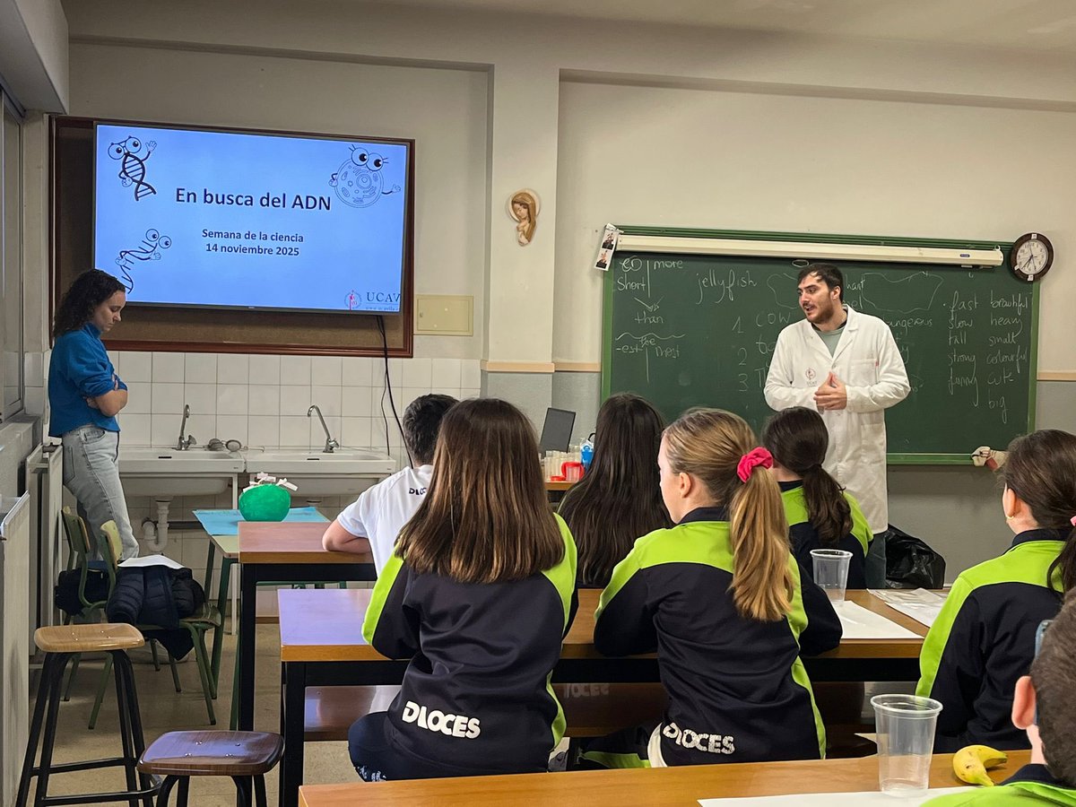 Volvemos a recordar, con estas imágenes, la inolvidable experiencia que vivieron la semana pasada nuestros alumnos de 5º EP participando en la #SemanaDeLaCiencia, de la mano de dos investigadores de <a href="/ucav_divulga/">ucav_divulga</a> , aprendiendo a extraer el ADN de un plátano.
Gracias de nuevo 🤗👏