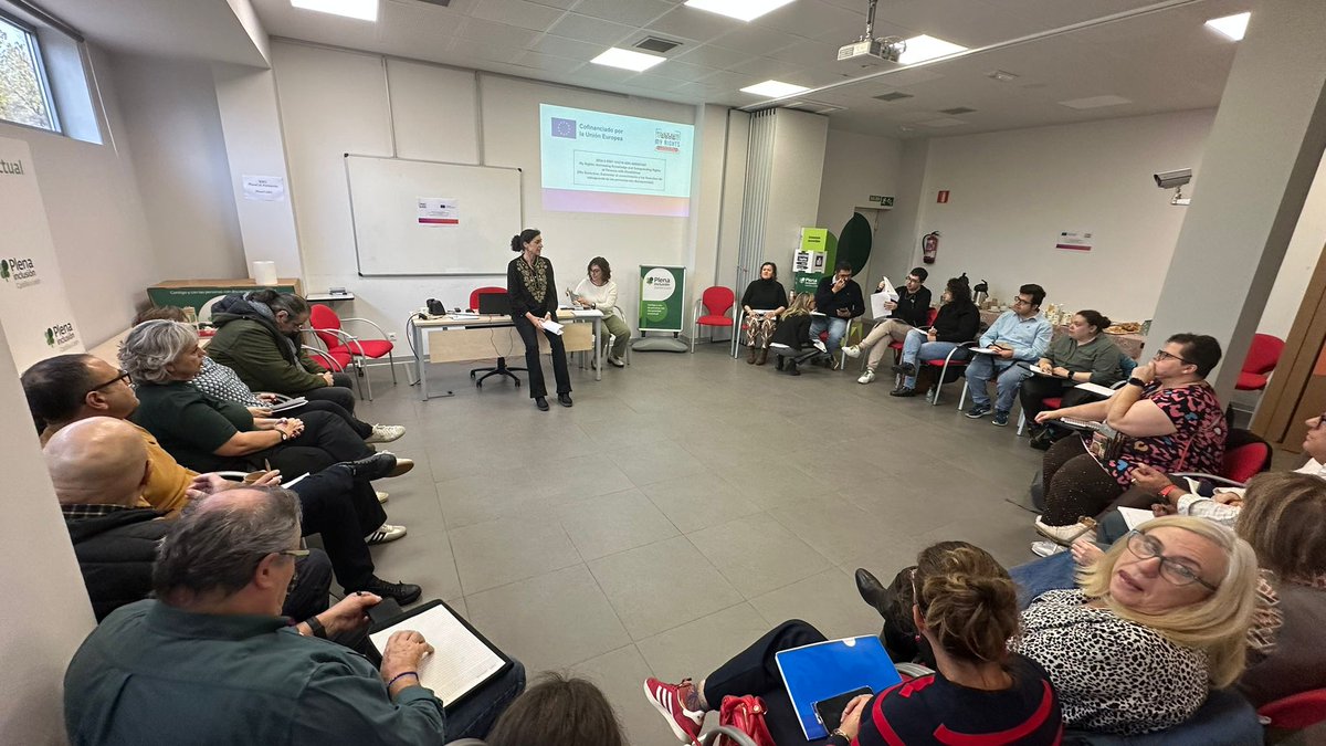 PlenaCyL's tweet photo. 🍀Hoy nos hemos reunido en @PlenaCyL, personas con discapacidad, familiares y profesionales, para reflexionar sobre cómo se toman decisiones
🗣️Este "focus group" forma parte del proyecto Erasmus+ #MyRights, una iniciativa que impulsa la participación real de las personas https://t.co/xzsRkPMb2X