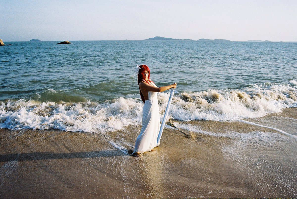 于高塔之巅坠落，于深海之中新生🌊🧚‍♀️

比起那个牺牲我达成的未来
我的同伴更想要的是有我存在的未来
这里不是我该来的地方
我果然更想和大家并肩作战
我将斩破虚妄，重获新生

出镜：
艾露莎：東東鏘
摄影/调色：小踩

 #楽園の塔 #コスプレ #エルザ #Erza #FairyTail #FT