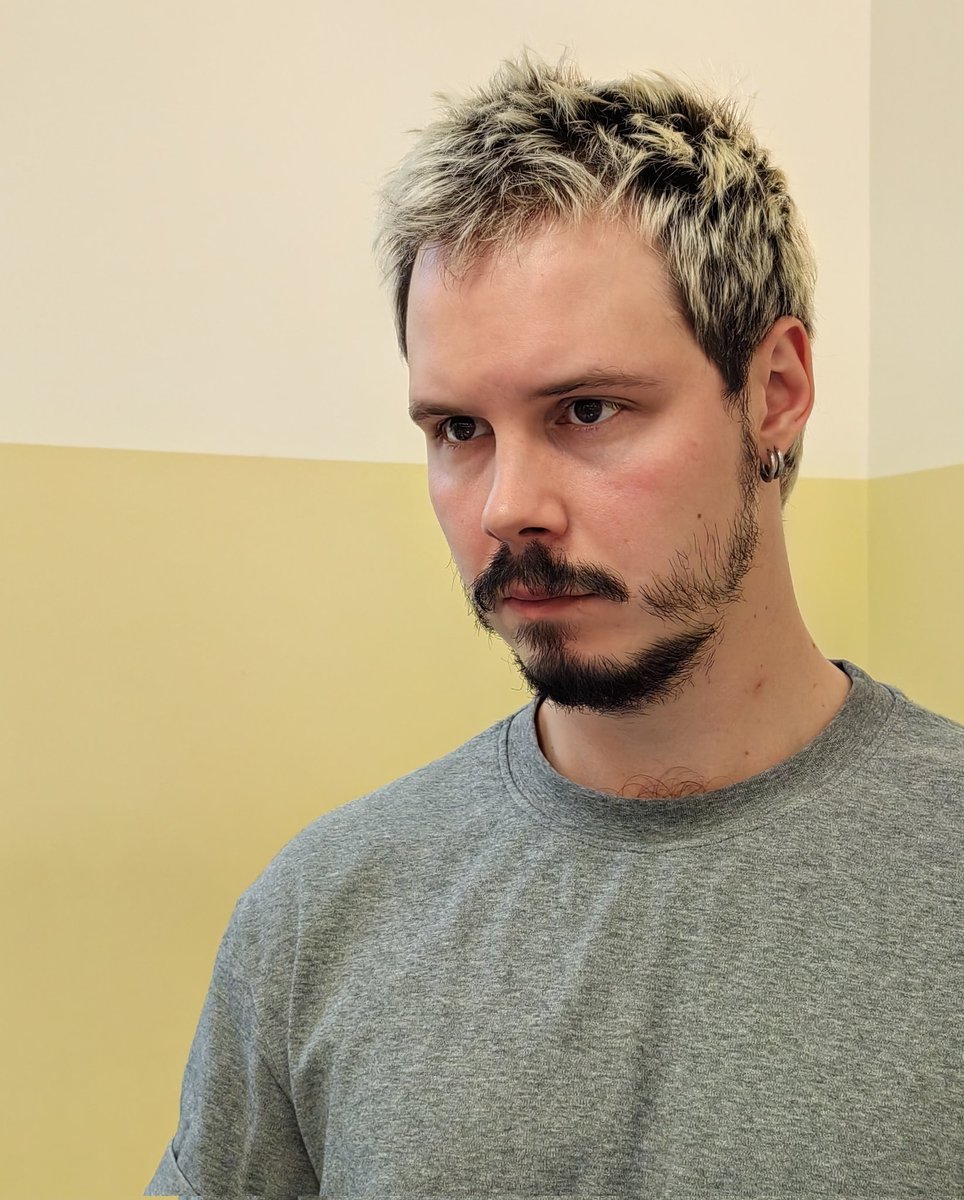 Это я, недовольный, что именно сегодня не взял зонт