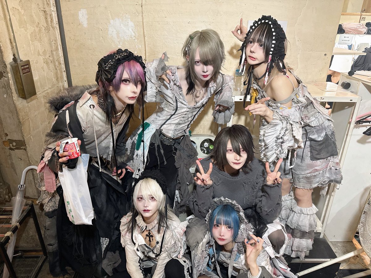 Doku_528's tweet image. 本日は『ぱせお。065号室』お越しくださりありがとうございました‼️

次のライブは明日11/18(火)
『髑半周年記念 1st OneMan LIVE 〜震駭〜』

沢山のご来場お待ちしております🫶