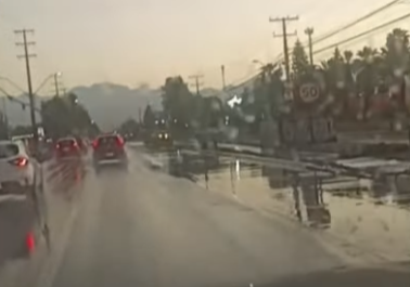 TTISantiago's tweet photo. Ahora (06:50) tránsito lento por flujo vehicular aumentado y acumulación de agua en la vía en Camino Melipilla hacia Santiago entre 4 Poniente y Av. Lo Espejo. Considere tiempo extra en el desplazamiento #Maipú https://t.co/b3el6efv0D