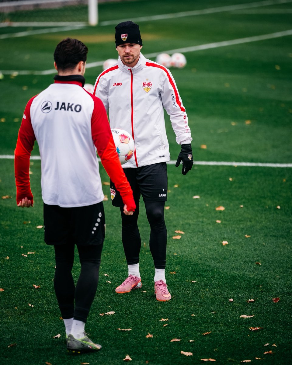 Der Start in die Bundesliga-Woche in Bad Cannstatt.
Die Temperaturen sind eisig, wir sind heiß auf Dortmund!

#VfB | #VfB1893 | #Training