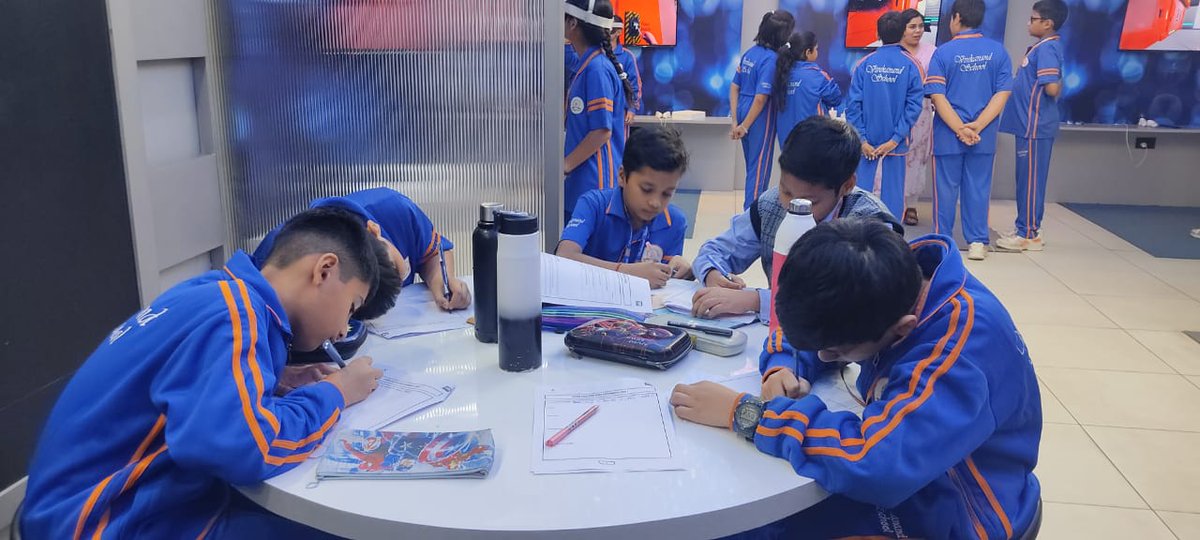 homi_lab's tweet image. &quot;When imagination meets technology, magic happens! ✨
In Vivekanand School’s Future Lab, students experienced the thrill of VR Orbiter Repair and designed experiments fit for a real space station—guided by our dedicated Homilab trainers.&quot;
#HomiLab #FutureLab