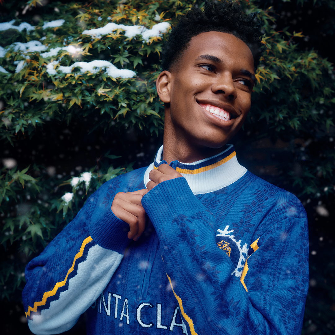 ChelseaFC's tweet photo. Stay warm, look cold. 🥶

Shop Chelsea scarves, beanies, and cosy layers for the festive season now! 🔵