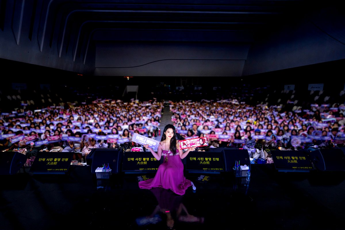 TSN_PHOTO's tweet image. [김예림(레드벨벳 예리), 홍콩 단독 팬미팅 성료…진심과 설렘으로 채운 ‘첫 번째 챕터’]

지난 15일 홍콩 AXA DREAMLAND에서 열린 ‘2025 김예림 팬미팅 ACT 1 : YERIM in 홍콩’이 뜨거운 환호 속에 마무리됐다. 본격적인 배우 활동을 시작한 이후 처음 마련된 단독 팬미팅으로, 새로운 여정의 문을…