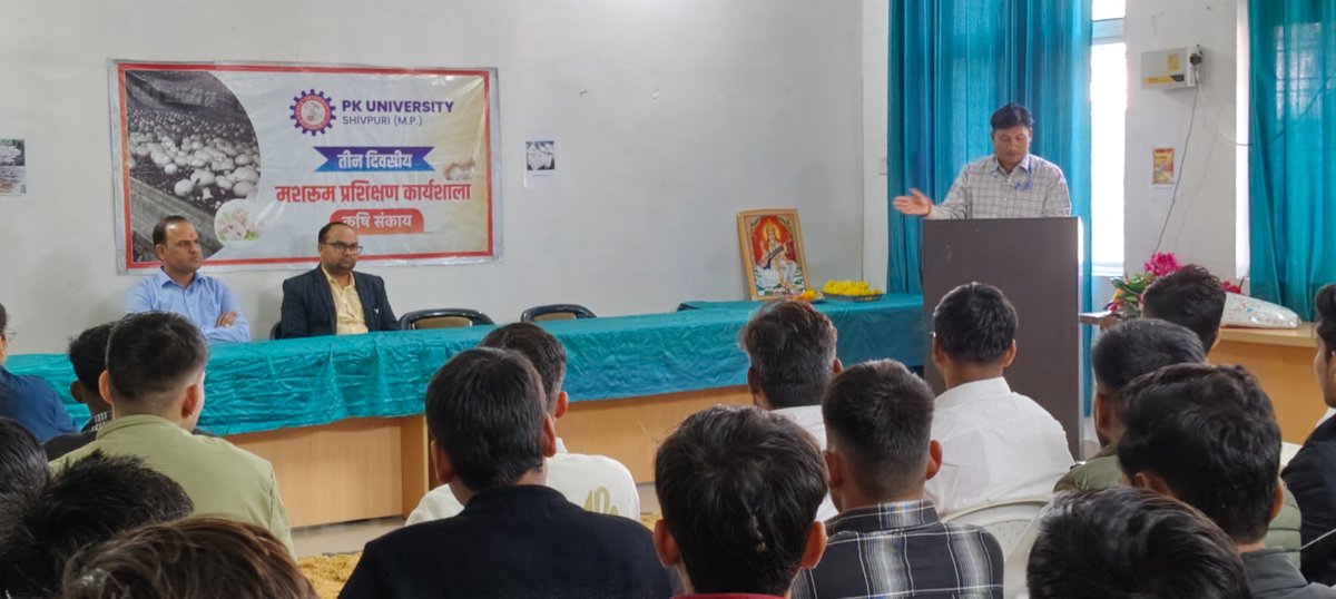 shivpuri_p's tweet image. (4/4)
व छात्र-छात्राएं भी उपस्थित रहे I
#mushroomcultivation #workshop #trainingprogram #agriculture #farming #sustainableagriculture #organicfarming #PKUniversity #AgriculturalFaculty
#3dayworkshop #mushroomfarming #farmerstraining #agripreneurship #foodproduction  @ugc_india