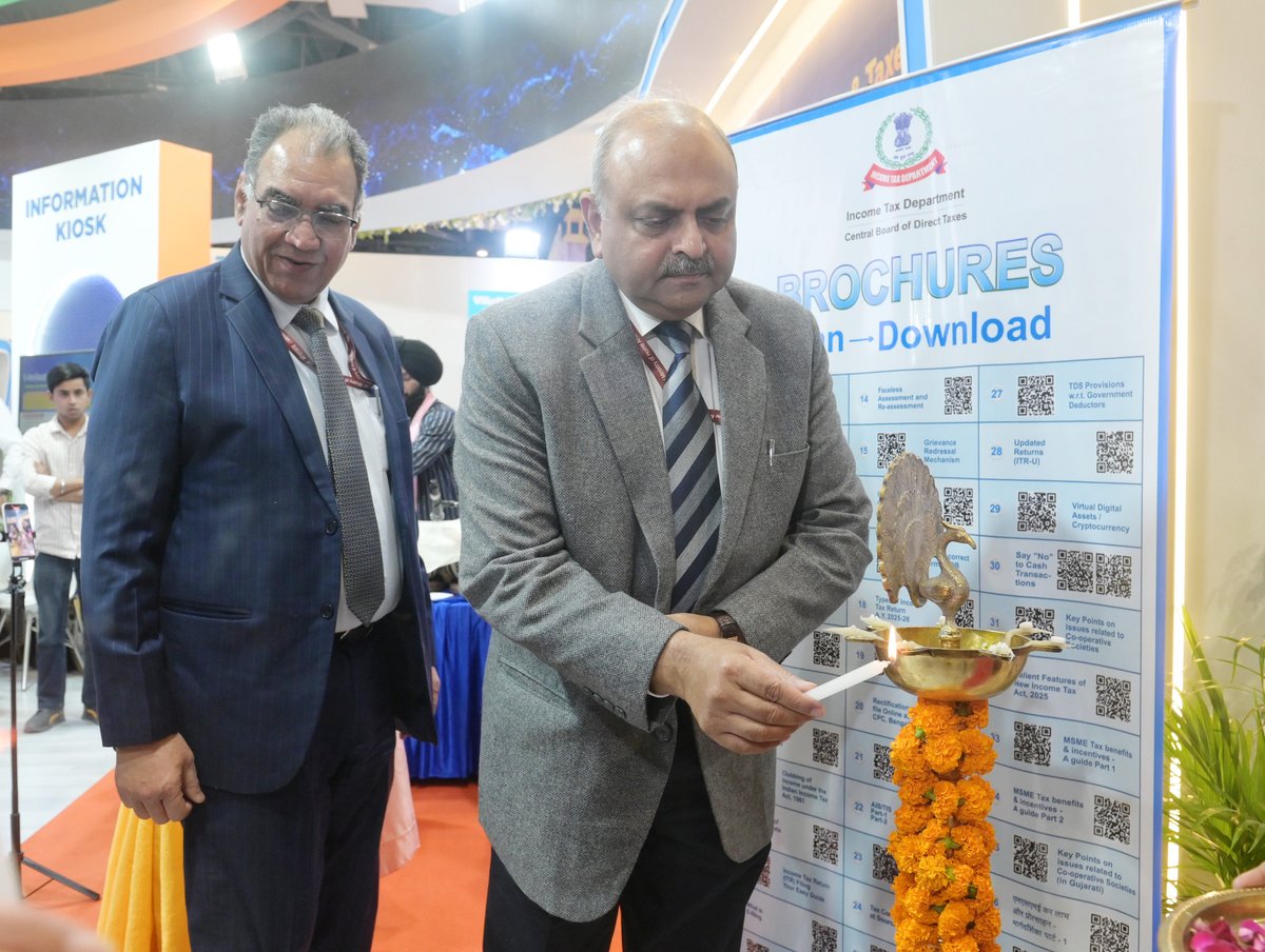 IncomeTaxIndia's tweet image. The Income Tax Department’s Taxpayers’ Lounge at IITF 2025, Pragati Maidan (14–27 Nov), was dedicated to the general public today by Shri Ravi Agrawal, Chairman CBDT, in Hall No. 4, in the presence of Members, CBDT and other senior officers of the Department.

🔷Designed around…