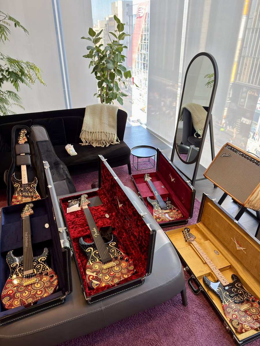 WIM_guitar's tweet image. なんかもう、みんな書いてるしいいよね？笑

都内某所にて、Paisley Fantasy購入者のミーグリに参加し、kenさんにお会いしてきました〜👼💖
書きたい事は山程あるのですが、一つだけ…

kenさんが…ﾎﾞｸﾉｺﾄﾆﾝﾁｼﾃｸﾚﾃﾀ…😇🌈

夢のようなひと時をありがとうございました！！
#ken
#fender