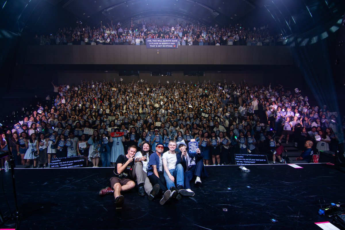 🐈‍⬛ The lights may be down, and the 1/9 Tour by eaJ in Manila has officially come to a close, but you put it on, MANILA! 💙 Your love and energy poured into the night and made each moment with eaJ worth cherishing. You sang along with every lyric, making the night truly magical.
