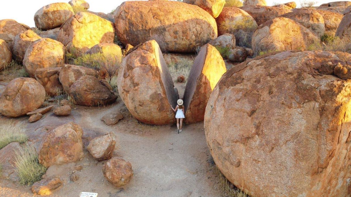 AncientsRback's tweet image. Mysterious rock formations of this world. 
Perfect cuts are only possible if you apply enormous, directed force.

#mystery #world #civilization #trees #nature #game