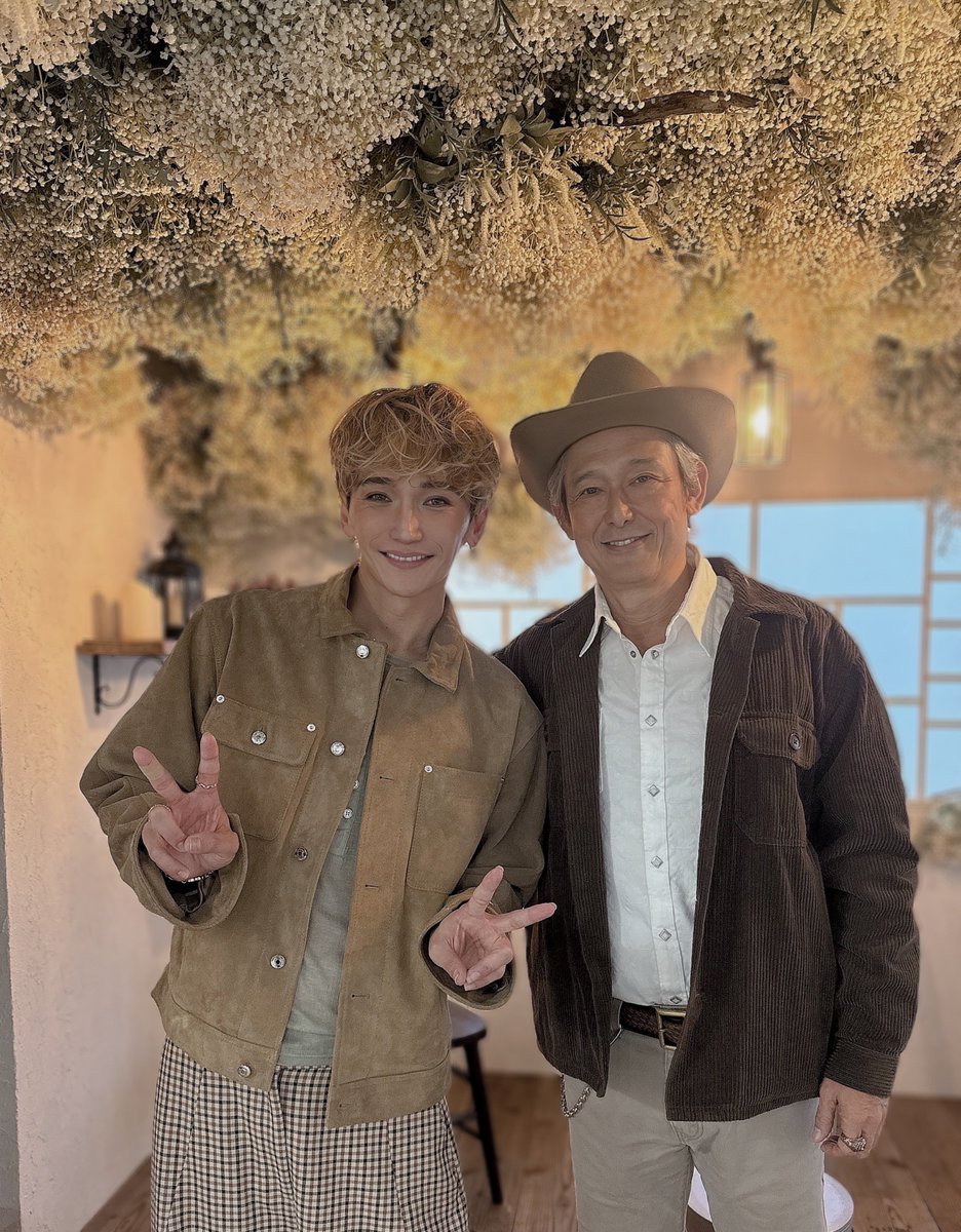 HARUKES's tweet image. そして今日は雪の女王👸✨の取材日でした❤️✨うらんさんと鶴見辰吾さんとも対談させて頂きました✨鶴見さんが素敵で素敵で！
ビジュ良すぎからのウェスタン🐎✨
ご一緒に撮って頂きました❤️❤️❤️ありがとうございます😊